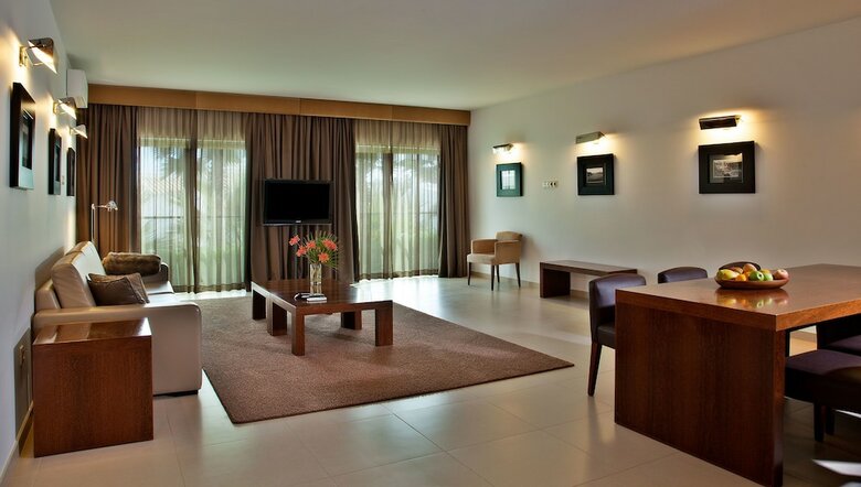 S�o Rafael Villas, Apartments & Guesthouse