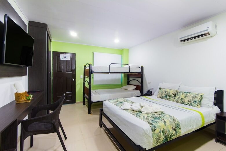 Hotel Marina Suites