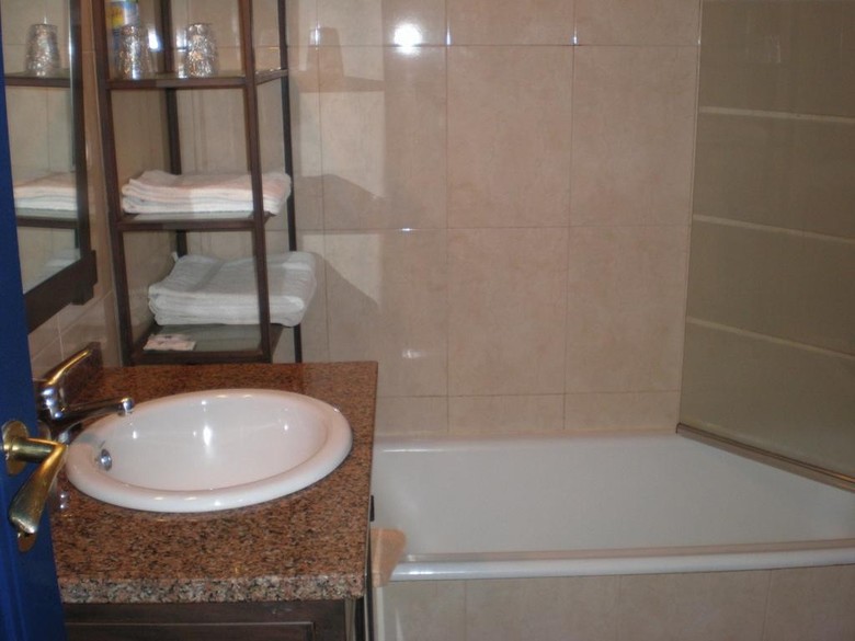 Residencia Lis B&B And Parking