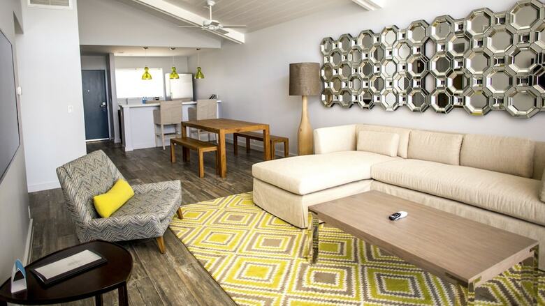 Lakehouse Hotel And Resort