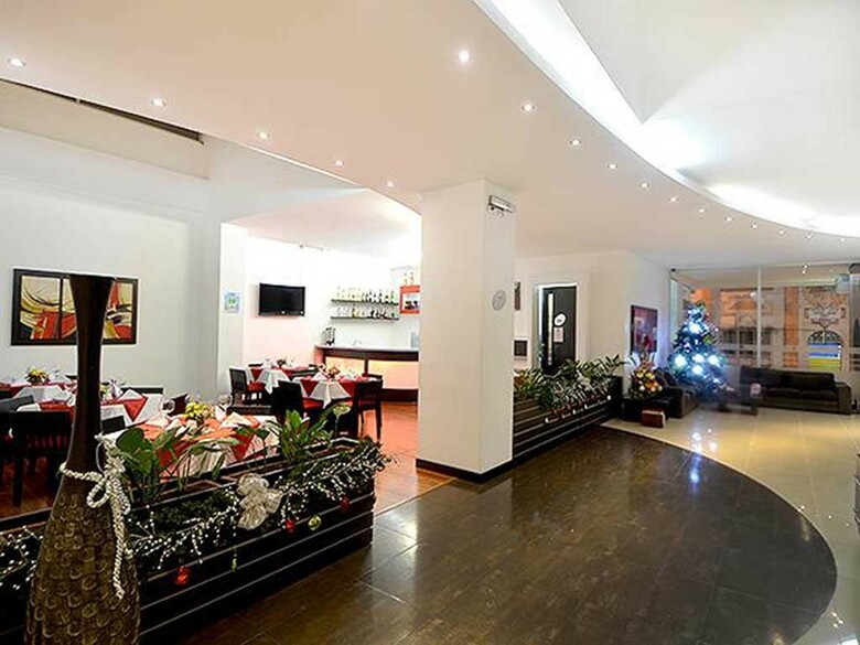La Rivera Hotel