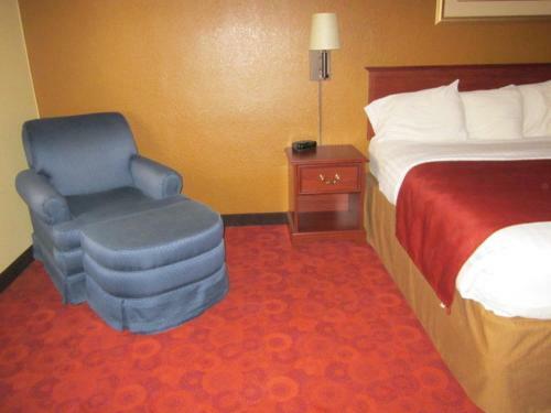 Hotel Americinn West Bend