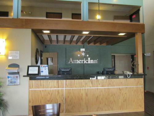 Hotel Americinn West Bend