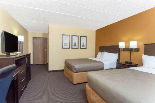 Hotel Americinn West Bend