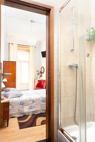 Hostal Almada