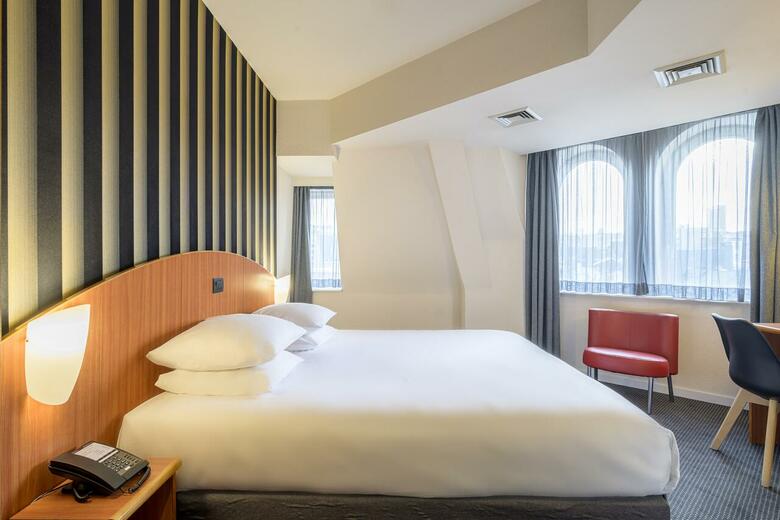 Aris Grand Place Hotel
