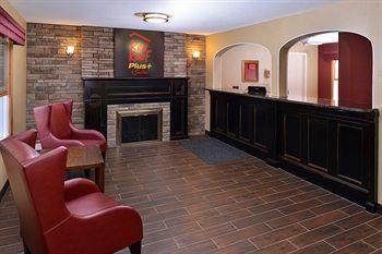 Hotel Red Roof Plus & Suites Guilford