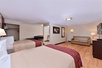 Hotel Red Roof Plus & Suites Guilford