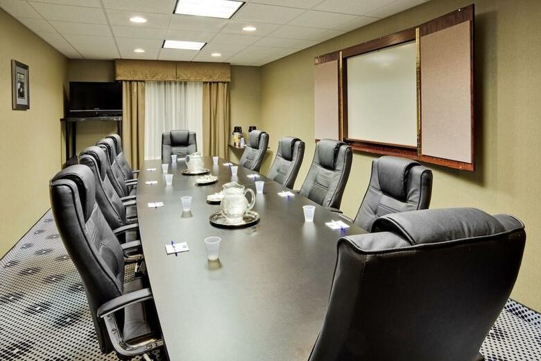 Holiday Inn Express Hotel & Suites Lebanon