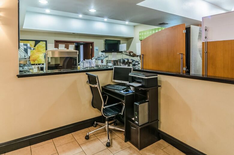 Holiday Inn Express Hotel & Suites Vinita