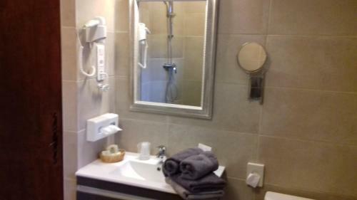 Hotel Logis H�tel R�sidence Les C�dres