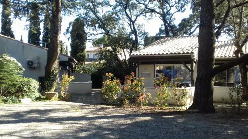 Hotel Logis H�tel R�sidence Les C�dres