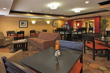 Holiday Inn Express Hotel & Suites Defiance