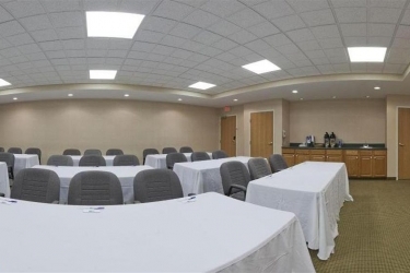 Holiday Inn Express Hotel & Suites Defiance