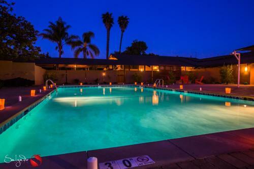Hotel Carlton Oaks Country Club
