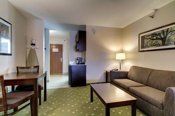 Holiday Inn Express Hotel & Suites Live Oak