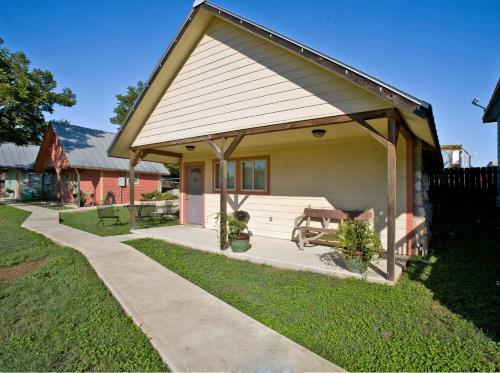 Hotel Blanco Riverside Cottages