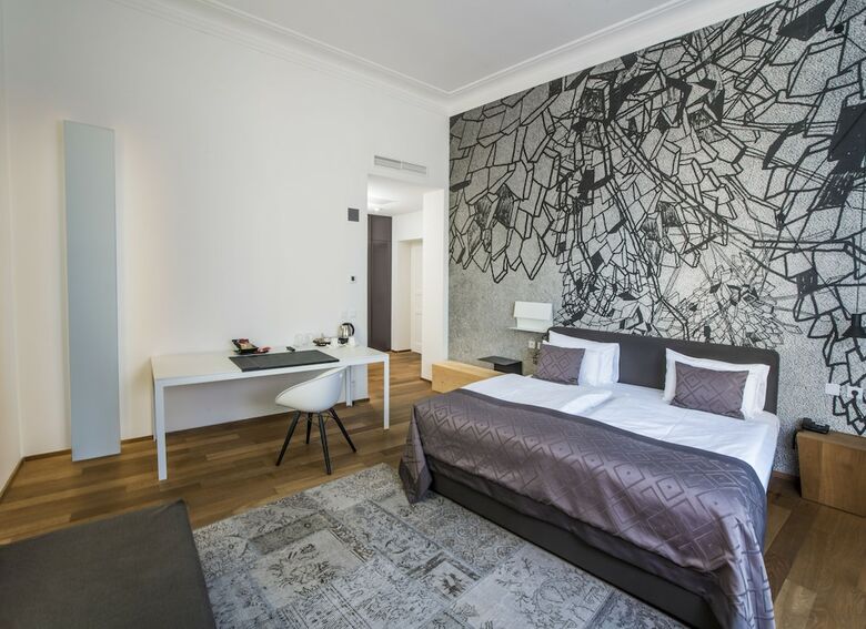 Hotel Golden Crown