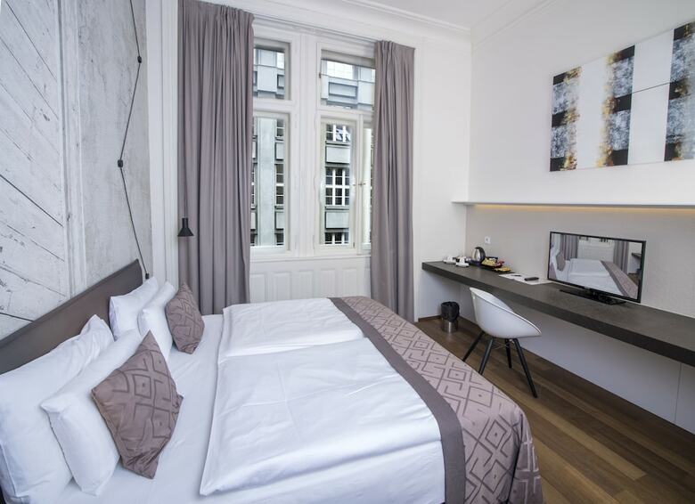 Hotel Golden Crown
