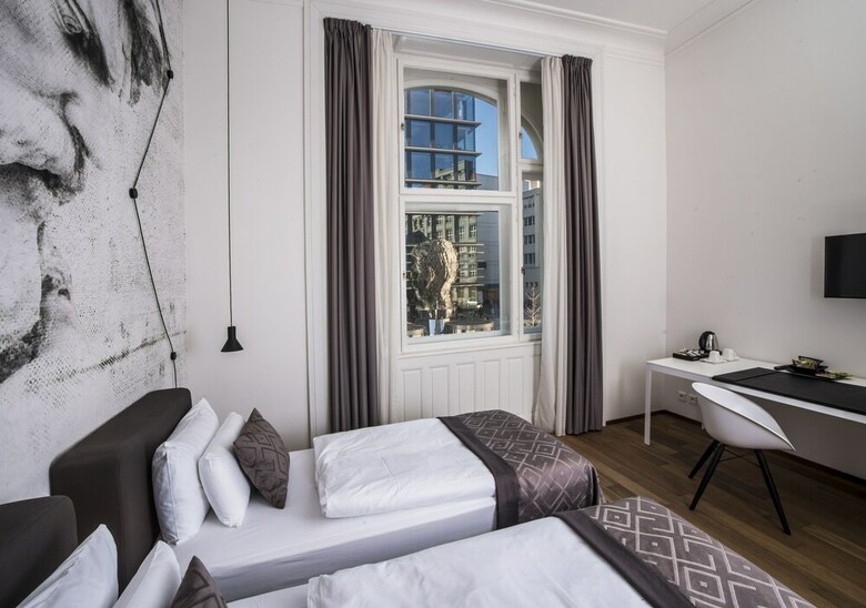 Hotel Golden Crown