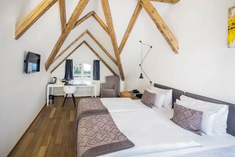 Hotel Golden Crown