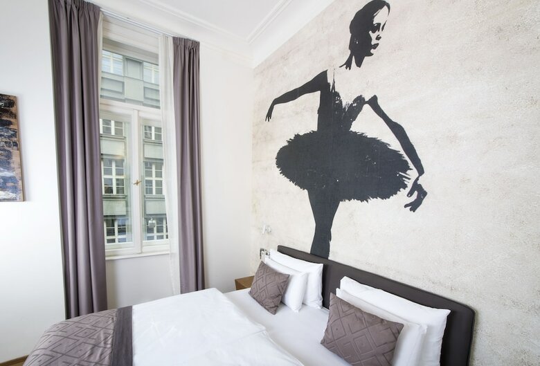 Hotel Golden Crown