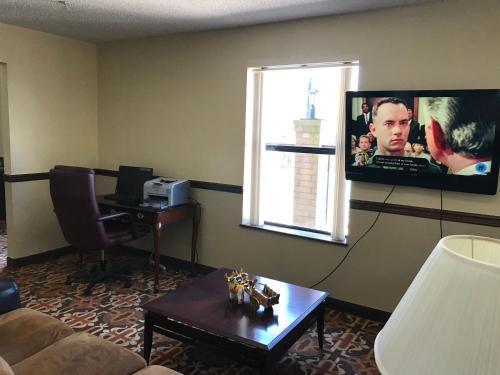 Motel Clairmont Inn & Suites - Warren
