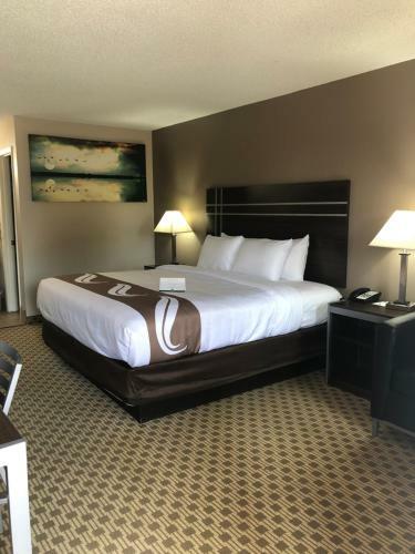 Motel Carefree Inn Madisonville