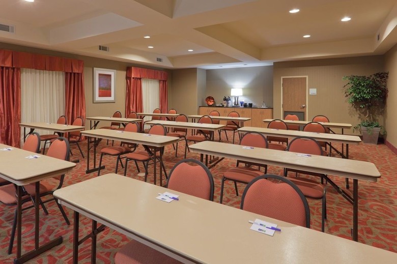 Holiday Inn Express Hotel Winona North
