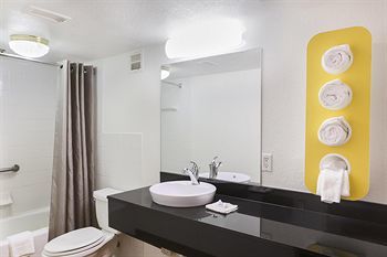 Motel 6 Cutler Bay