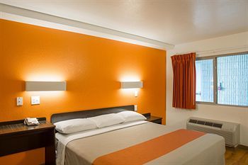 Motel 6 Cutler Bay