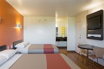 Motel 6 Cutler Bay