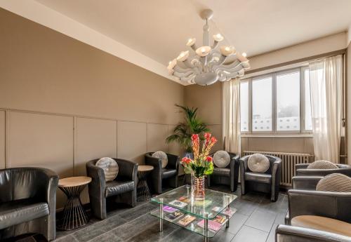 Tourist Hotel