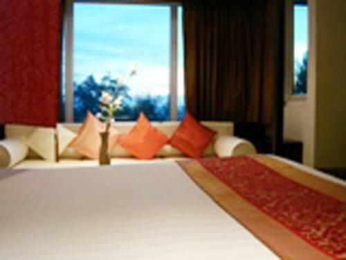 Hotel Benyada Lodge (surin Beach)