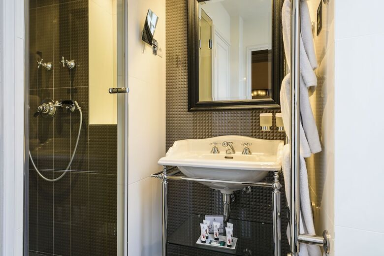 Hotel H�tel Du Panth�on
