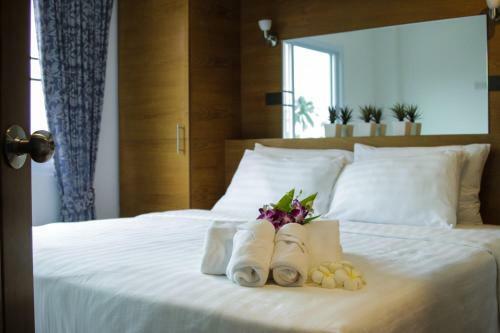 Hotel Maenam Bay Resort