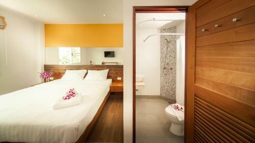 Hotel Maenam Bay Resort