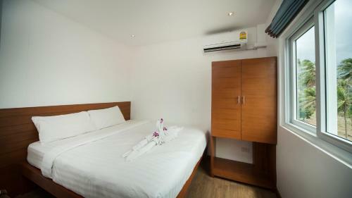 Hotel Maenam Bay Resort