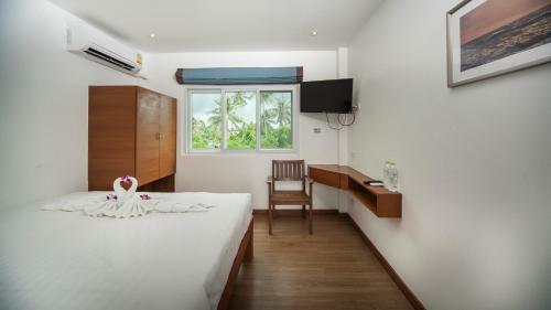 Hotel Maenam Bay Resort
