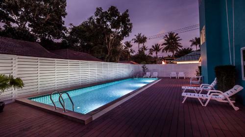 Hotel Maenam Bay Resort