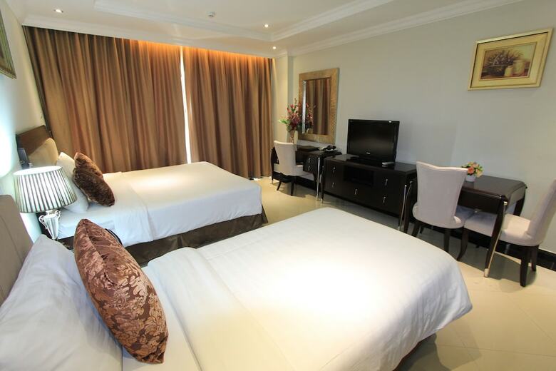 Hotel Lk Legend
