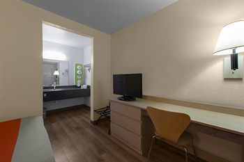 Motel 6 Pinole