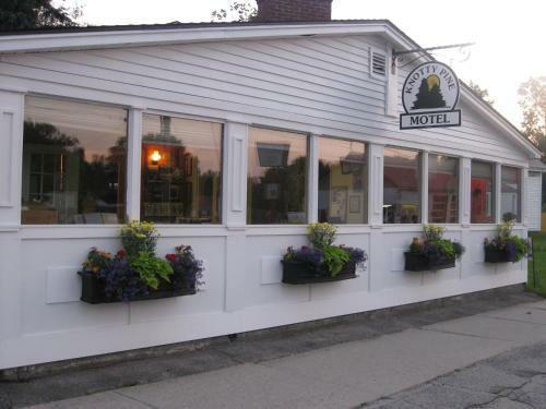 Knotty Pine Motel