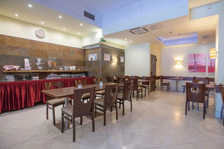 Hotel Attache