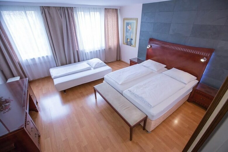 Hotel Attache
