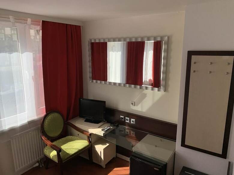 Hotel Attache