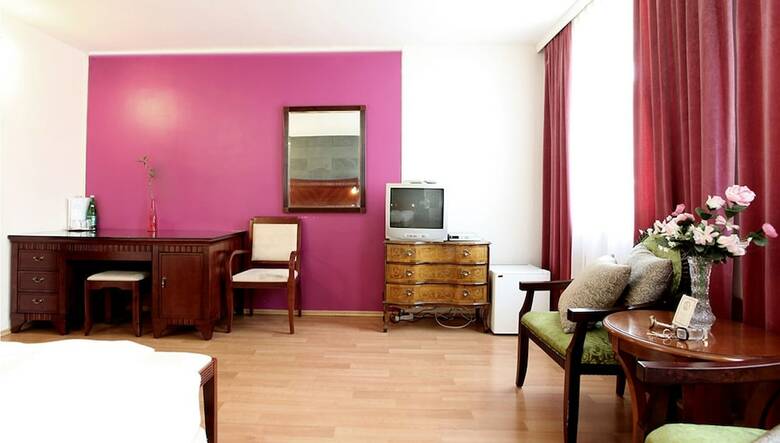 Hotel Attache