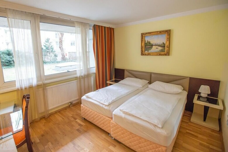 Hotel Attache