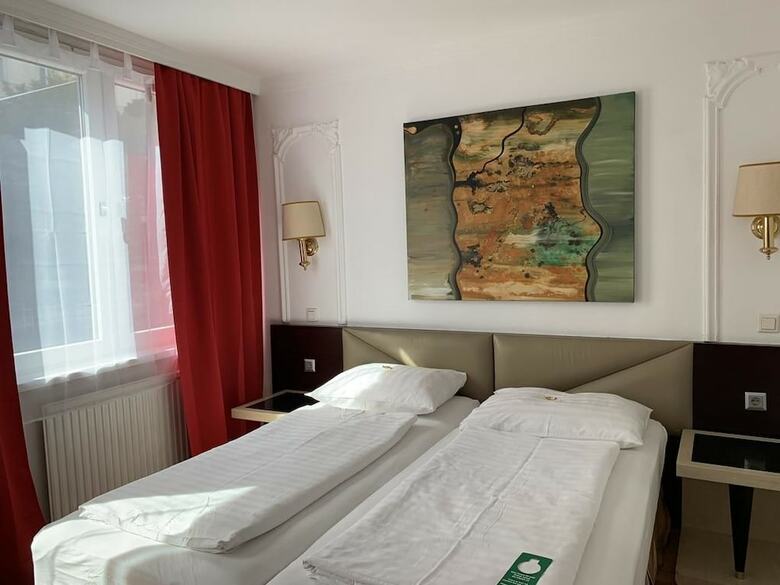 Hotel Attache