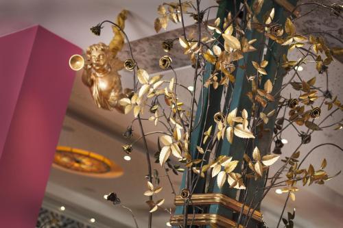 Dorsia Hotel & Restaurant